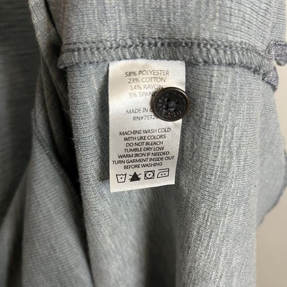 Outpost Maker Henley Mens Large Short Sleeve Gray Cotton W/ Buttons Logo NWOT - Picture 9 of 11